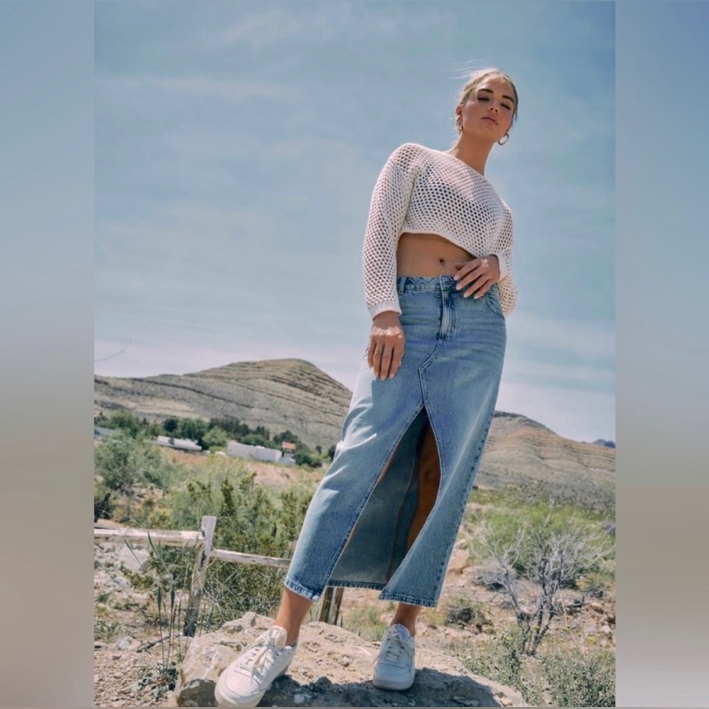 Long denim skirt with slit in the front